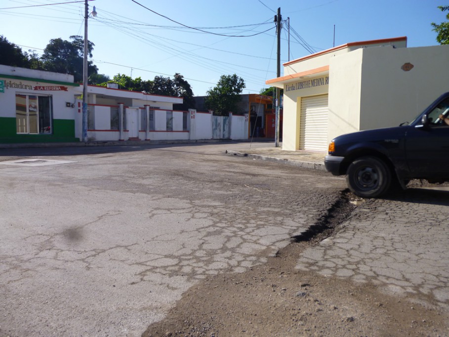 Tizimín: Zanjas en calles del Centro. Tizimín: Zanjas en calles del Centro.