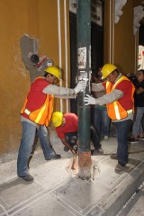 Aun no retiran postes y cables del centro histórico Aun no retiran postes y cables del centro histórico