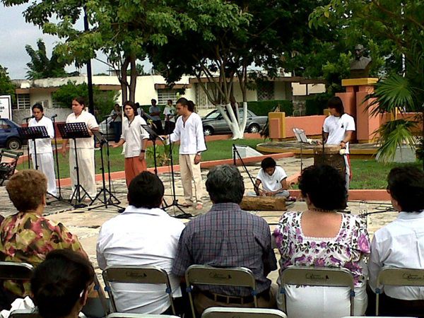 Entre pláticas y juegos “rinden” homenaje a Ermilo Abreu Gómez Entre pláticas y juegos “rinden” homenaje a Ermilo Abreu Gómez