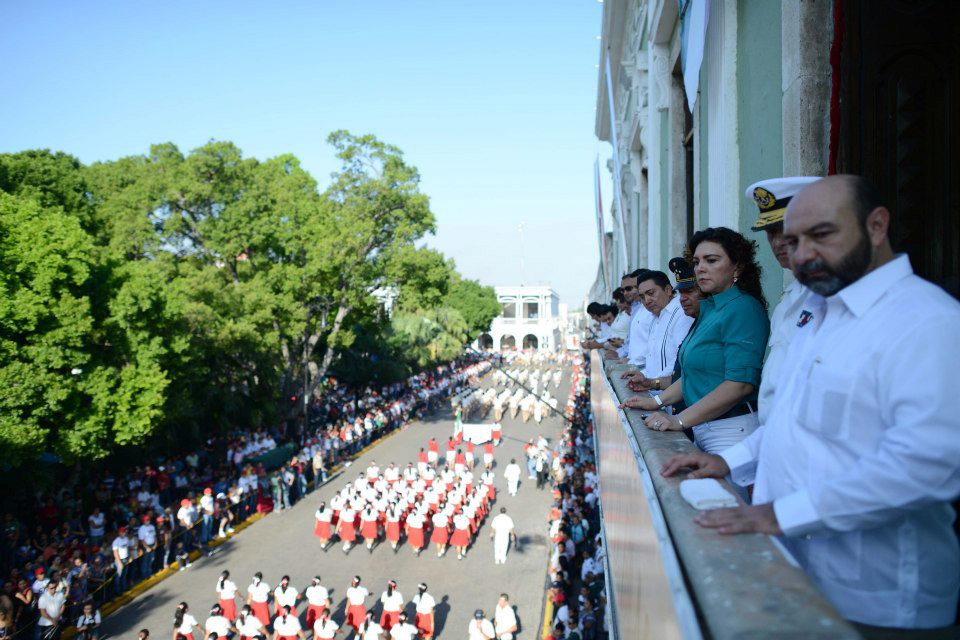 Desfile transcurre con tranquilidad Desfile transcurre con tranquilidad