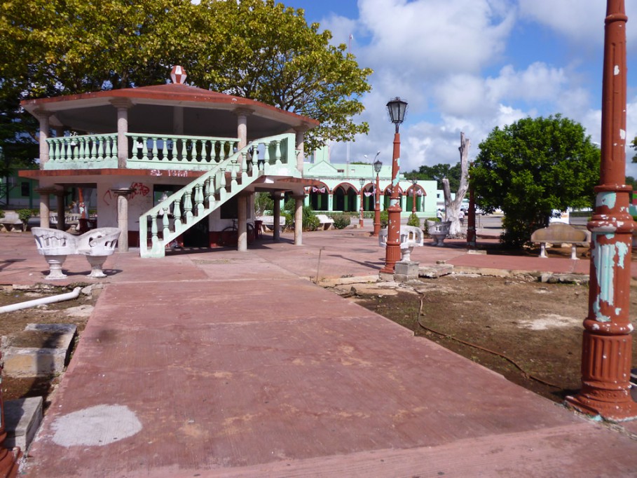 Calotmul, un municipio de cabeza. Calotmul, un municipio de cabeza.
