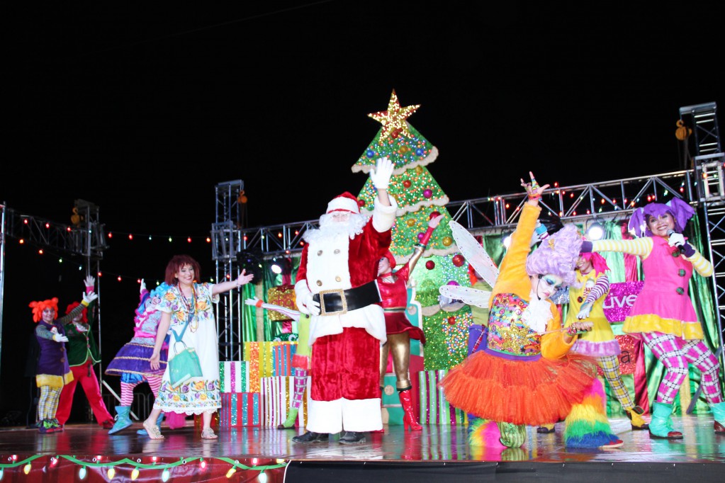 Familias enteras disfrutaron del festival navideño en el “Paseo Verde” Familias enteras disfrutaron del festival navideño en el “Paseo Verde”