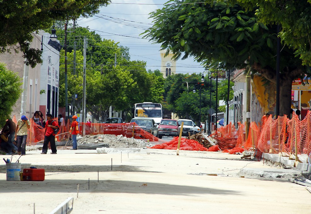 Continúan las obras en el estado y la capital por parte del Gobierno Estatal Continúan las obras en el estado y la capital por parte del Gobierno Estatal