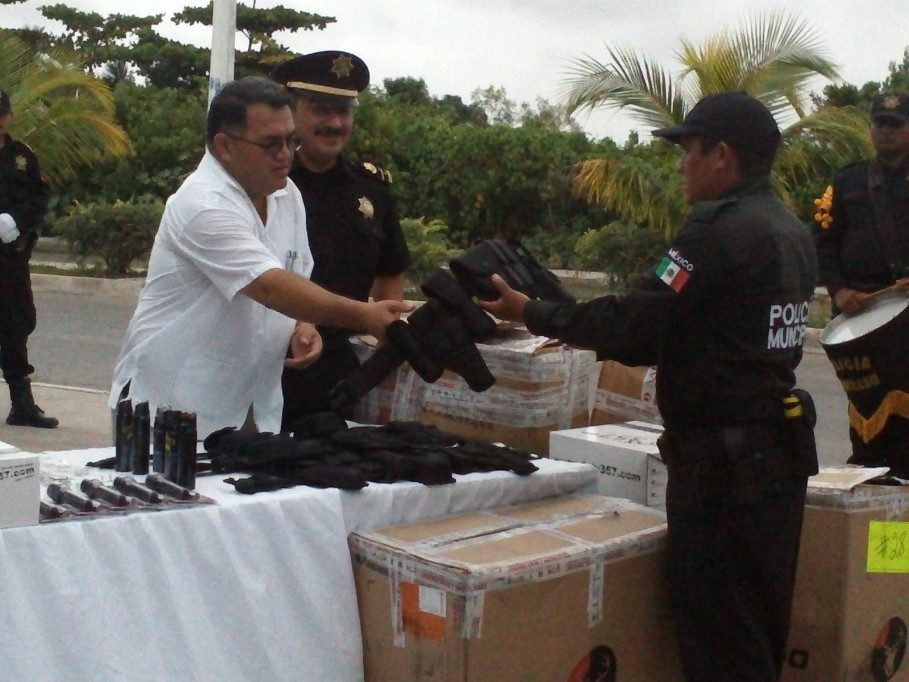 Progreso: Entrega de equipamiento a policías municipales de PRYGJOGRESO Progreso: Entrega de equipamiento a policías municipales de PRYGJOGRESO