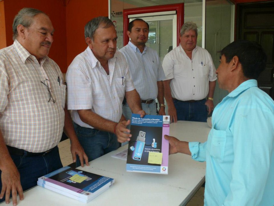 CONAGUA impulsa productividad a través de la entrega de títulos de concesión. CONAGUA impulsa productividad a través de la entrega de títulos de concesión.