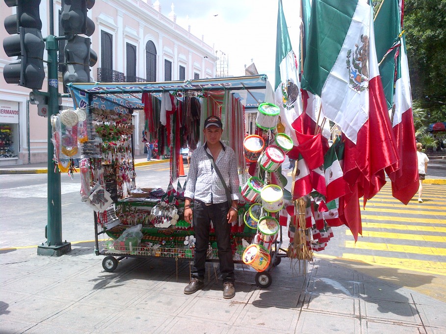 Venteros de productos patrios invaden la ciudad Venteros de productos patrios invaden la ciudad