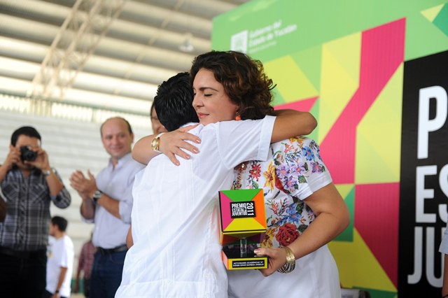 Entrega gobernadora premio estatal de la juventud Entrega gobernadora premio estatal de la juventud