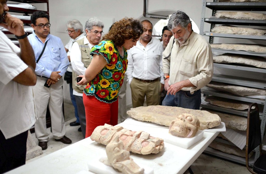 Piezas históricas del “Palacio Cantón” al Museo Maya Piezas históricas del “Palacio Cantón” al Museo Maya