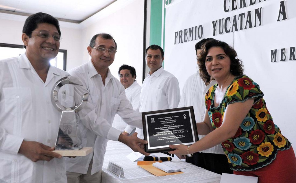 Organizaciones reciben premio a la calidad 2011 Organizaciones reciben premio a la calidad 2011