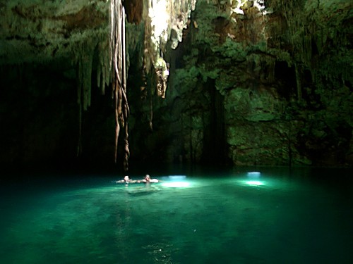 La belleza de los cenotes de Cuzamá. La belleza de los cenotes de Cuzamá.