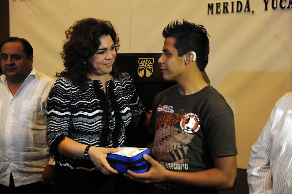 Aparatos auditivos a personas de 47 municipios Aparatos auditivos a personas de 47 municipios