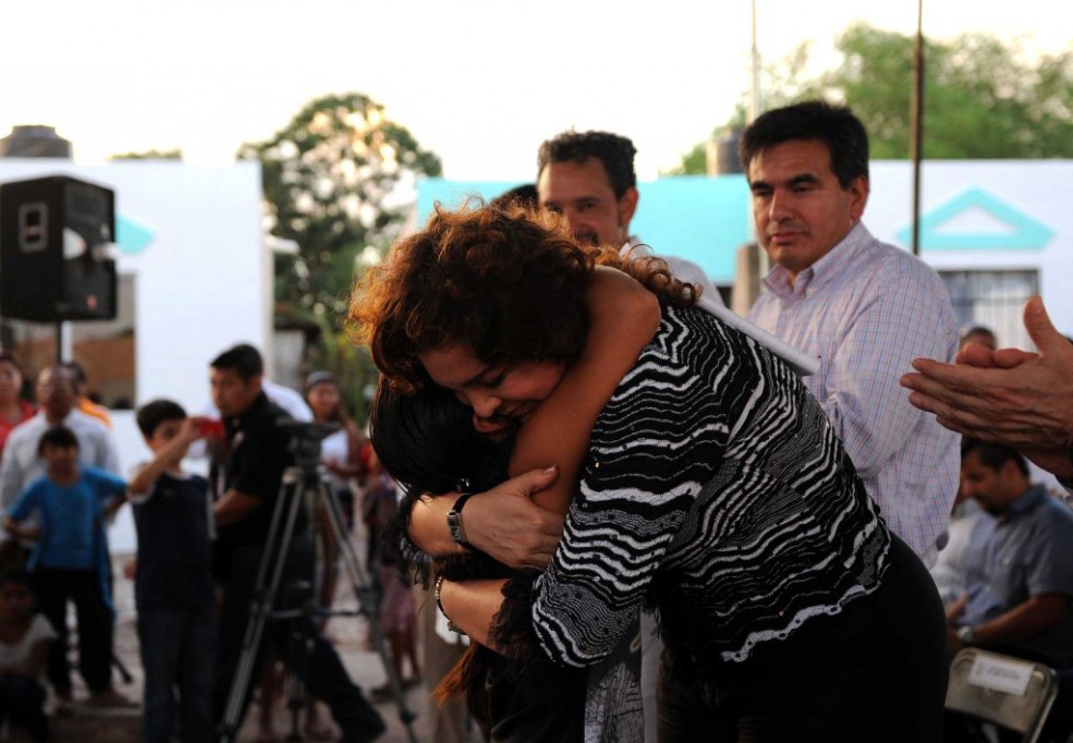 Entregan casa a 81 familias de zonas vulnerables Entregan casa a 81 familias de zonas vulnerables