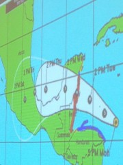 Como se preparan los yucatecos ante la llegada de un ciclón tropical. Como se preparan los yucatecos ante la llegada de un ciclón tropical.