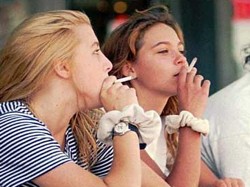 ¿Por qué los jóvenes comienzan a fumar? ¿Por qué los jóvenes comienzan a fumar?