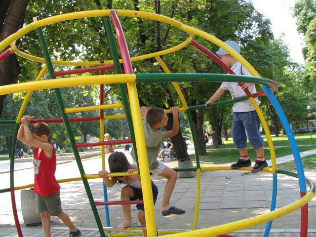 ¿En qué ocupan los papás a sus hijos durante las vacaciones? ¿En qué ocupan los papás a sus hijos durante las vacaciones?