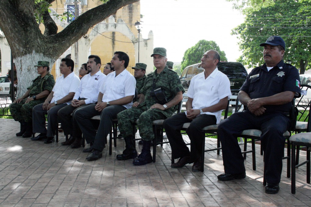 Valladolid: Ceremonia para fomentar los valores cívicos de la población civil. Valladolid: Ceremonia para fomentar los valores cívicos de la población civil.
